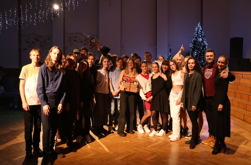 Konkursa «Ziemassvētku kauss» ceļojošā balva aizceļo uz Jelgavu